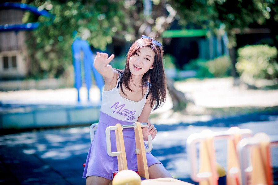 无论你怎么与他人控制距离，你依然会失去控制，因为这个世界上总有人能让你乖乖交心和伤心——韩寒《告白和告别》